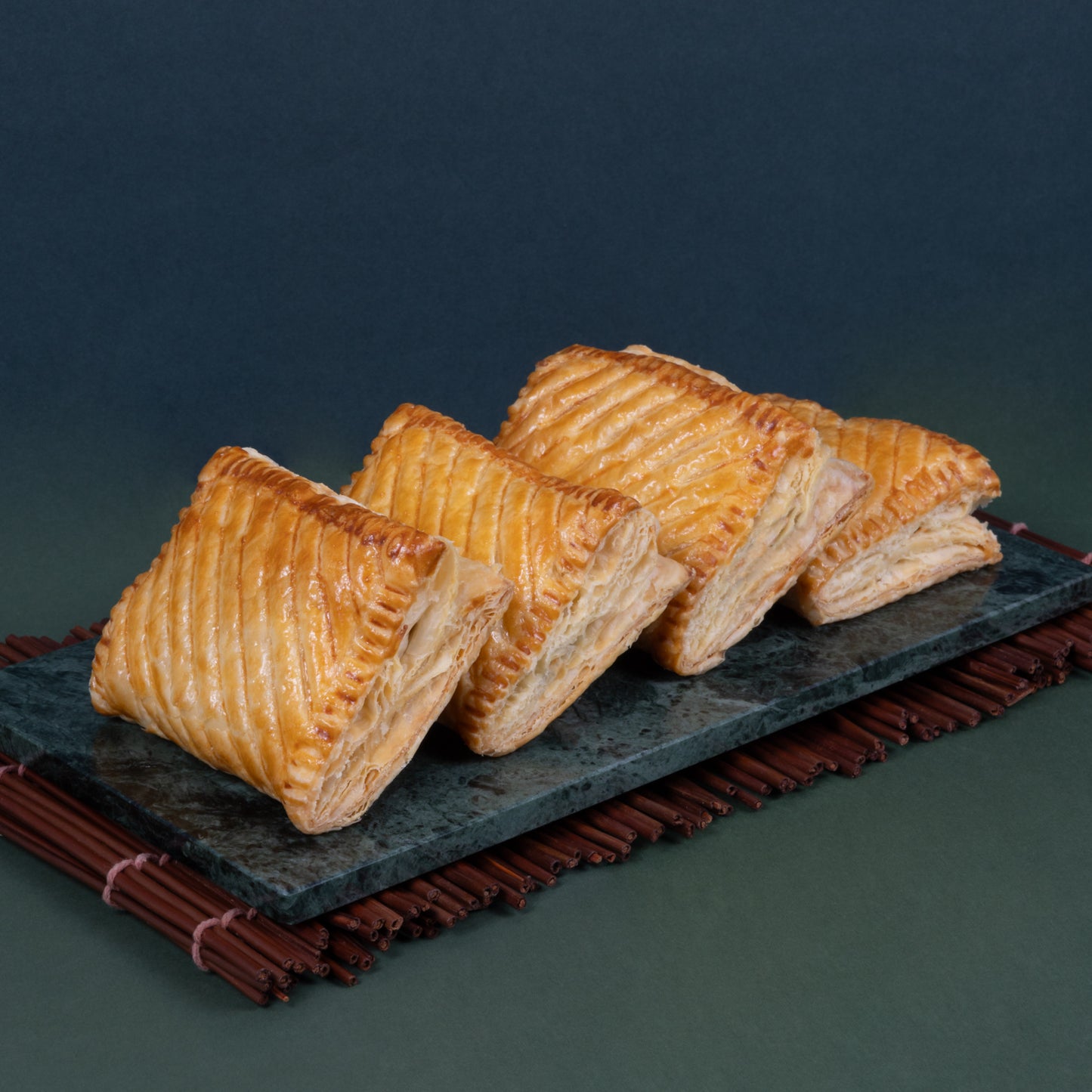 Cheesy Mushroom Puff (4pcs)